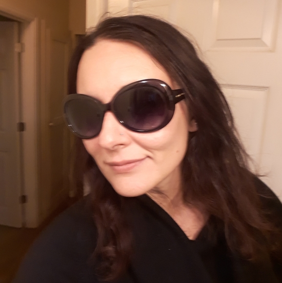 Meet your Posher, Kat - Picture 1 of 3